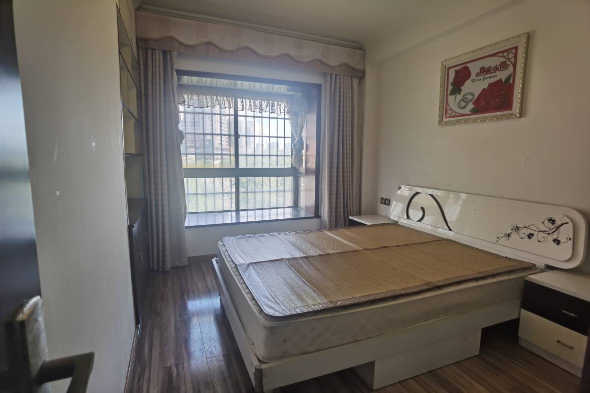 东方豪苑  3室2厅1卫    1600.0元/月室内图