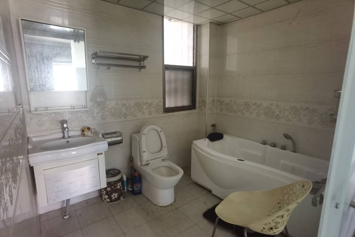 东方豪苑  3室2厅1卫    1600.0元/月室内图