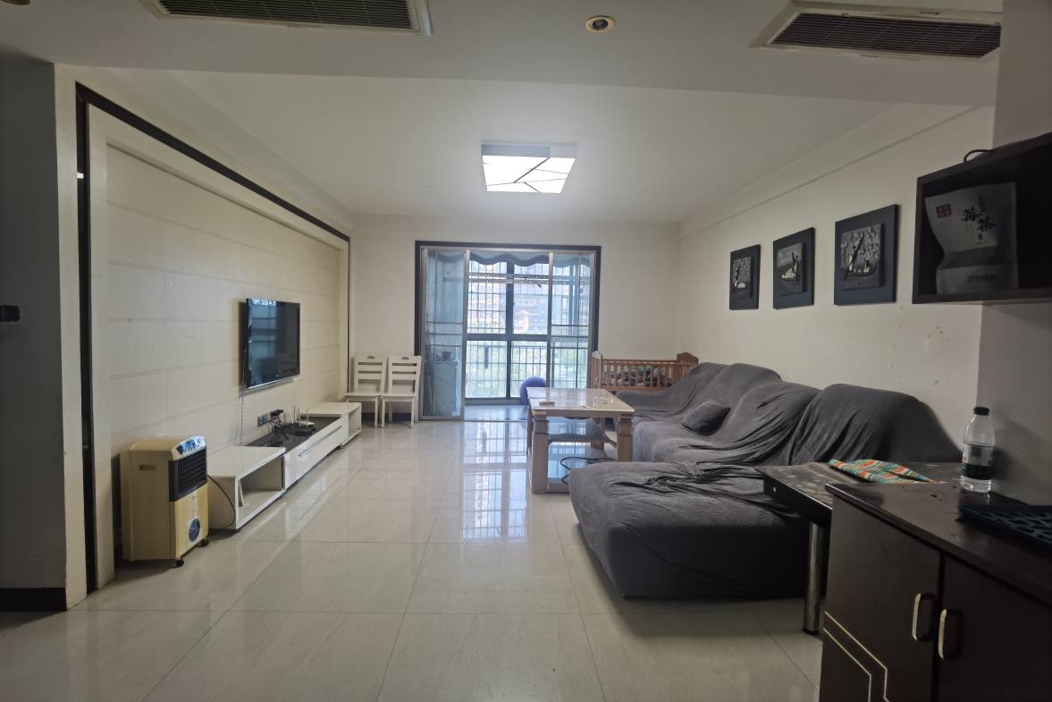 东方豪苑  3室2厅1卫    1600.0元/月室内图1