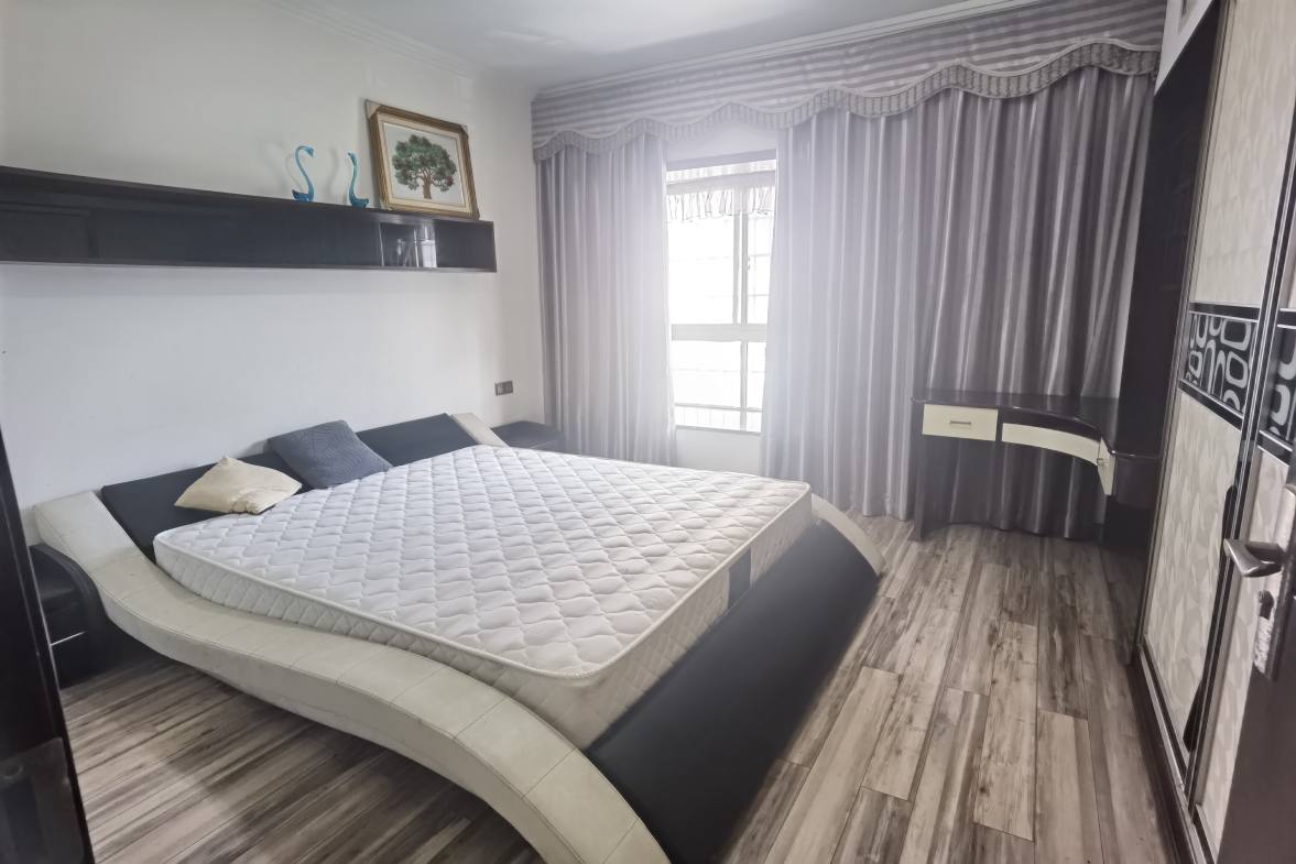 东方豪苑  3室2厅1卫    1600.0元/月室内图