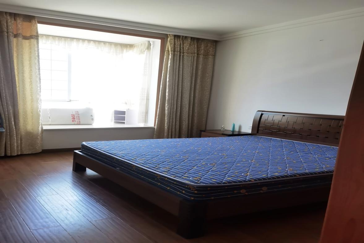 丽景港湾  3室2厅2卫   53.00万客厅