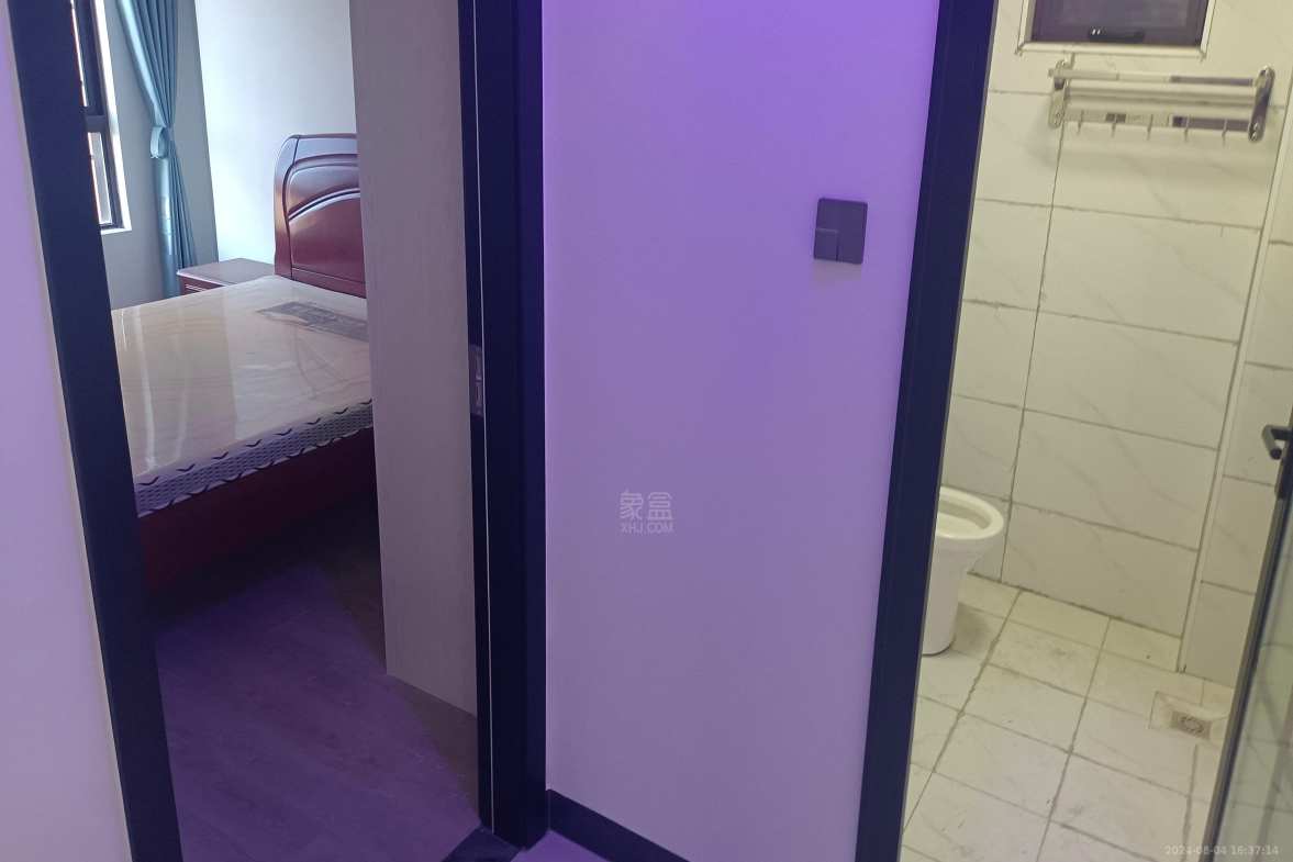 荷塘观邸  3室2厅2卫   1800.00元/月室内图