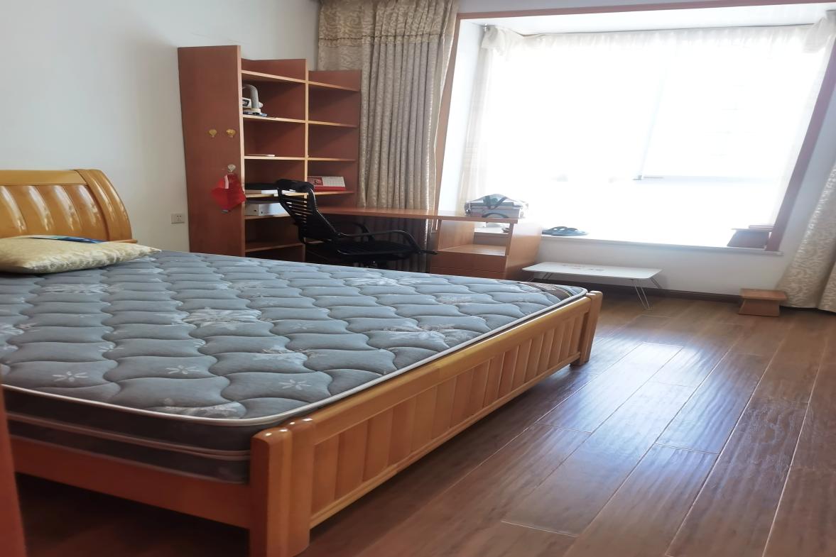 丽景港湾  3室2厅2卫   53.00万客厅