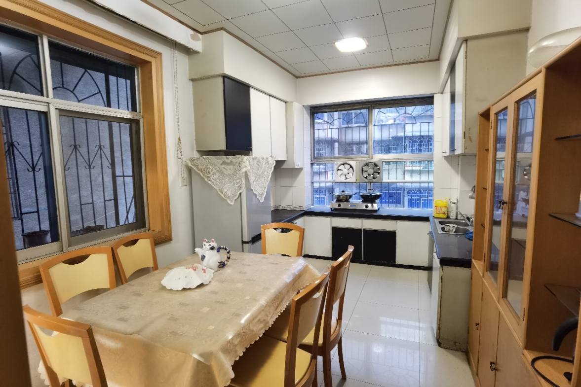 菊苑小区西区  3室2厅2卫    1500.0元/月 菊苑小区西区  3室2厅2卫    1500.0元/月室内图