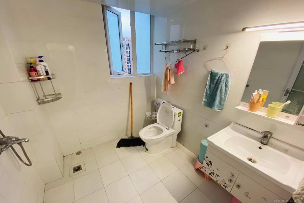 中房F联邦 4室2厅2卫 2500.0元/月 中房F联邦 4室2厅2卫 2500.0元/月室内图