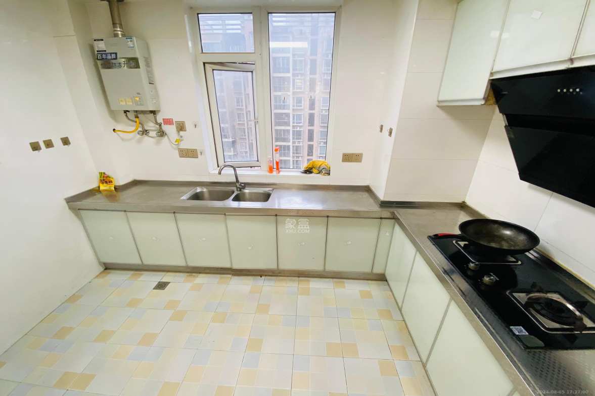 中房F联邦 4室2厅2卫 2500.0元/月 中房F联邦 4室2厅2卫 2500.0元/月室内图