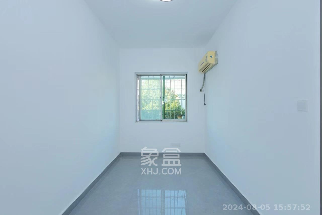 中南汽车世界  3室2厅1卫   850.00元/月