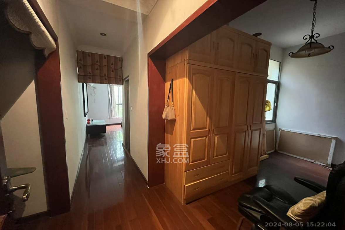 美林景园  4室2厅2卫   2600.00元/月室内图