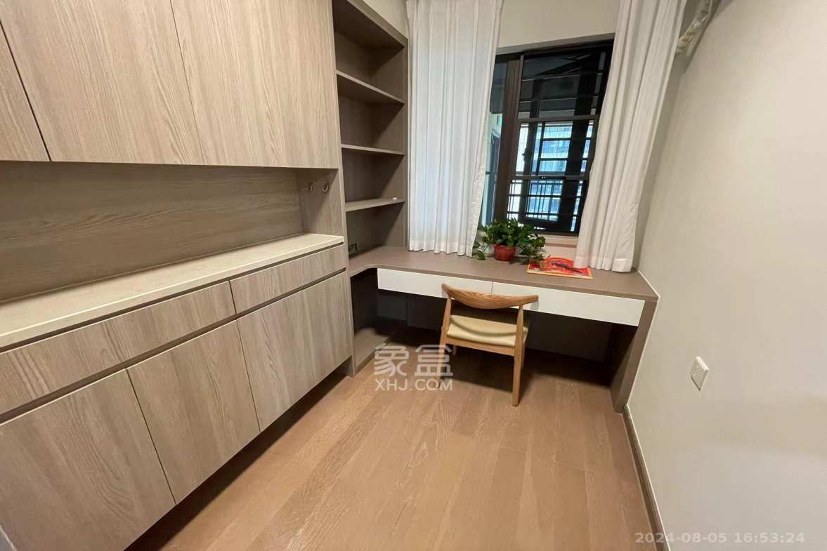 越秀悦湖台  4室2厅2卫   6500.00元/月室内图