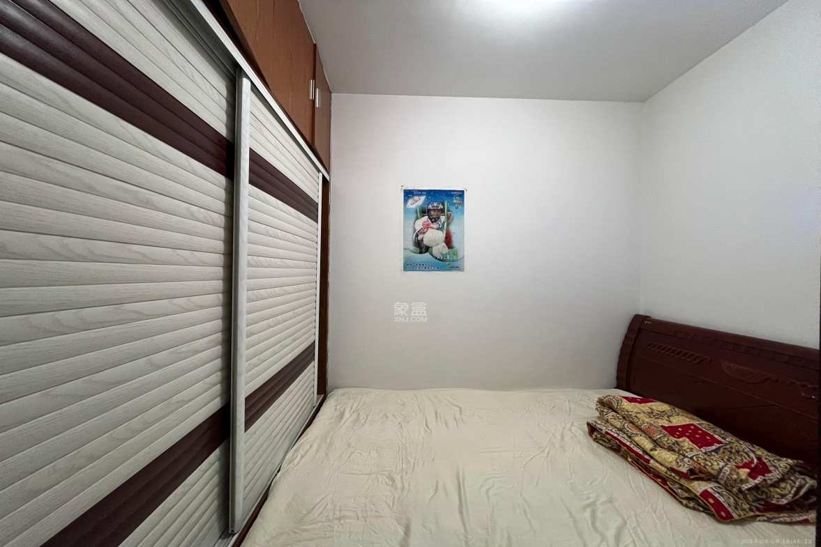 山水华景  3室1厅1卫   2100.00元/月室内图