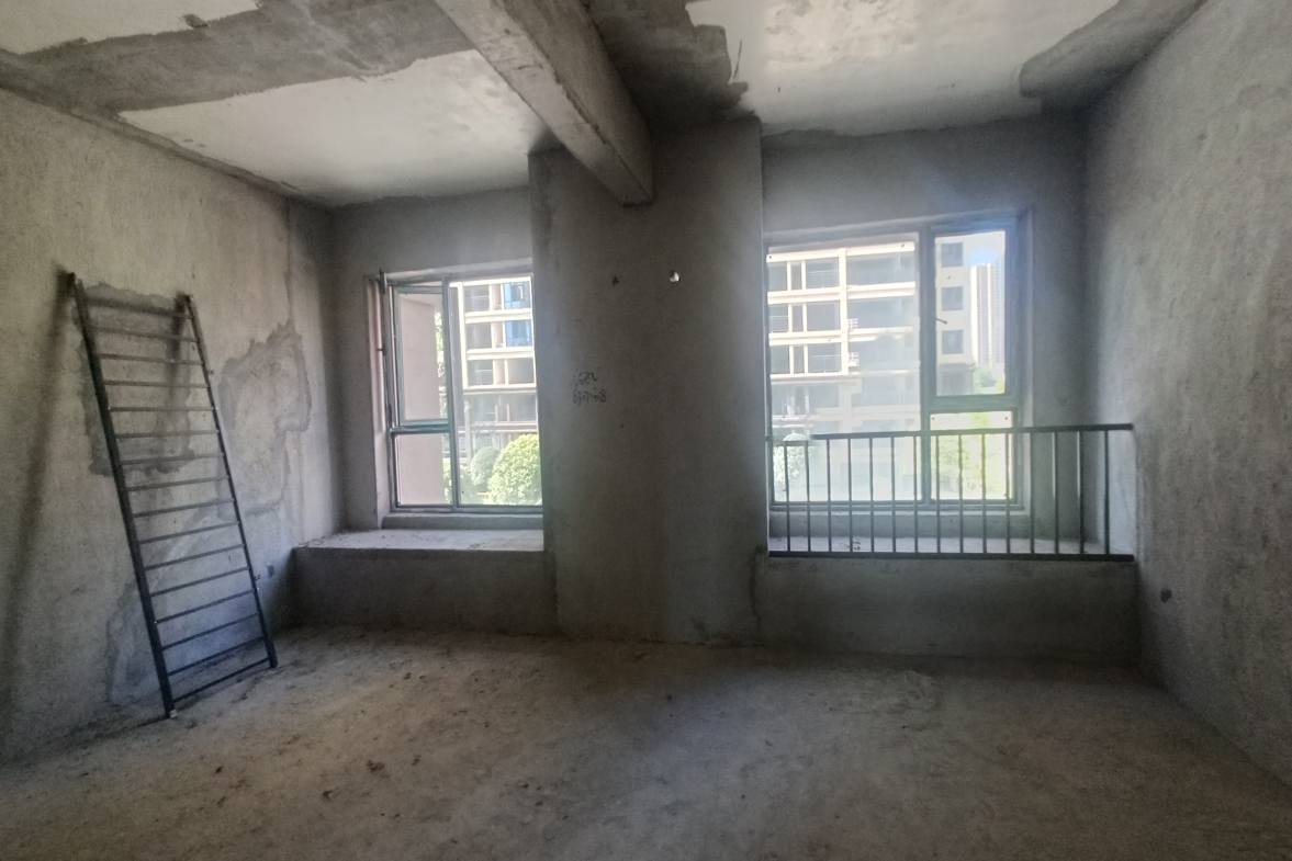 金信园林嘉园  4室2厅2卫    88.0万客厅