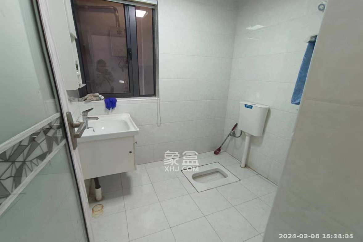 庐山春天  3室2厅1卫   2300.00元/月室内图