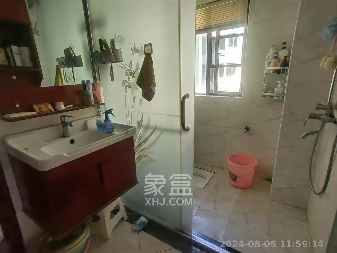 长房半岛蓝湾（观山月）  2室2厅1卫   2400.00元/月室内图