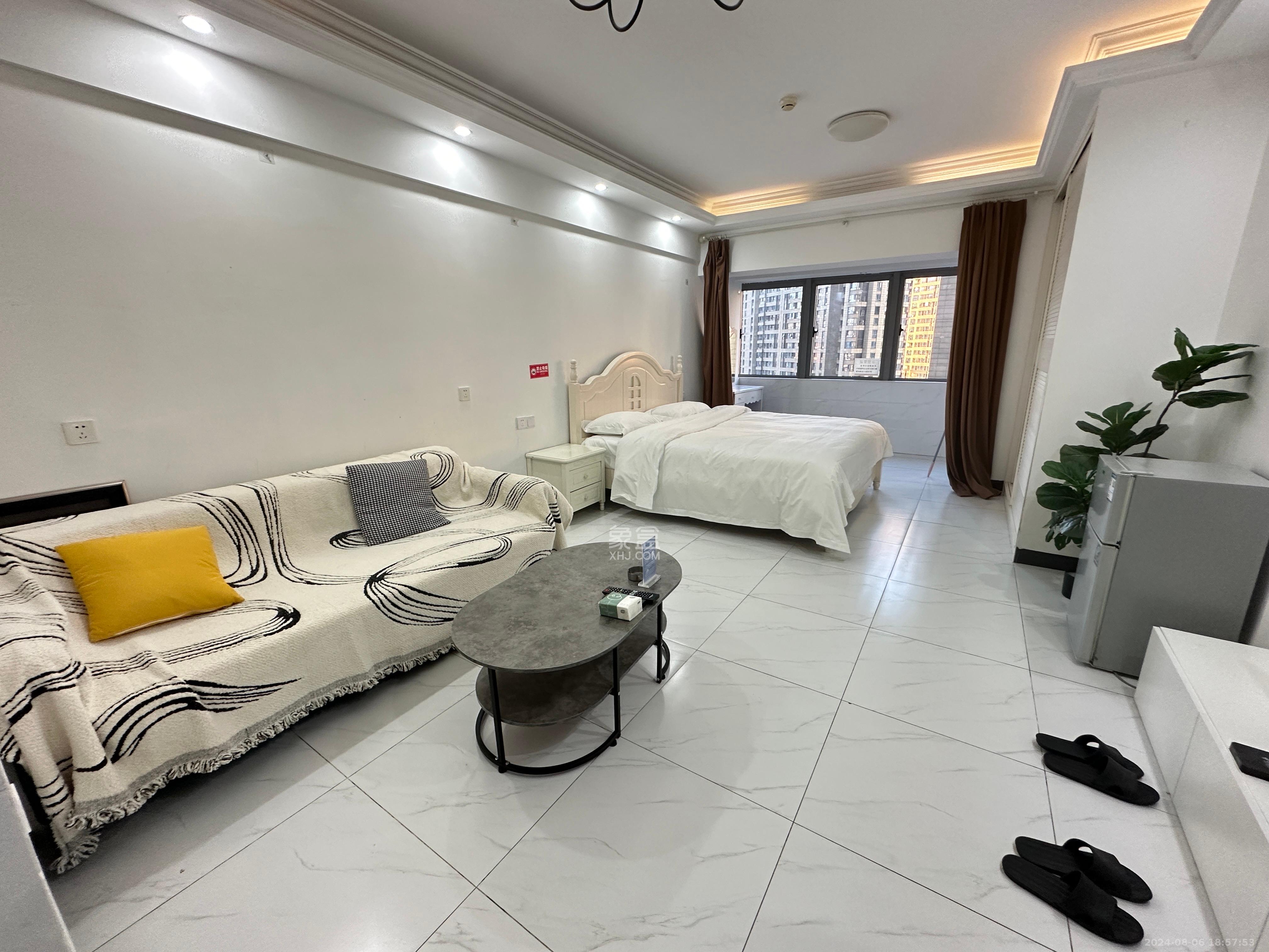 保利国际广场  1室1厅1卫    1800.0元/月