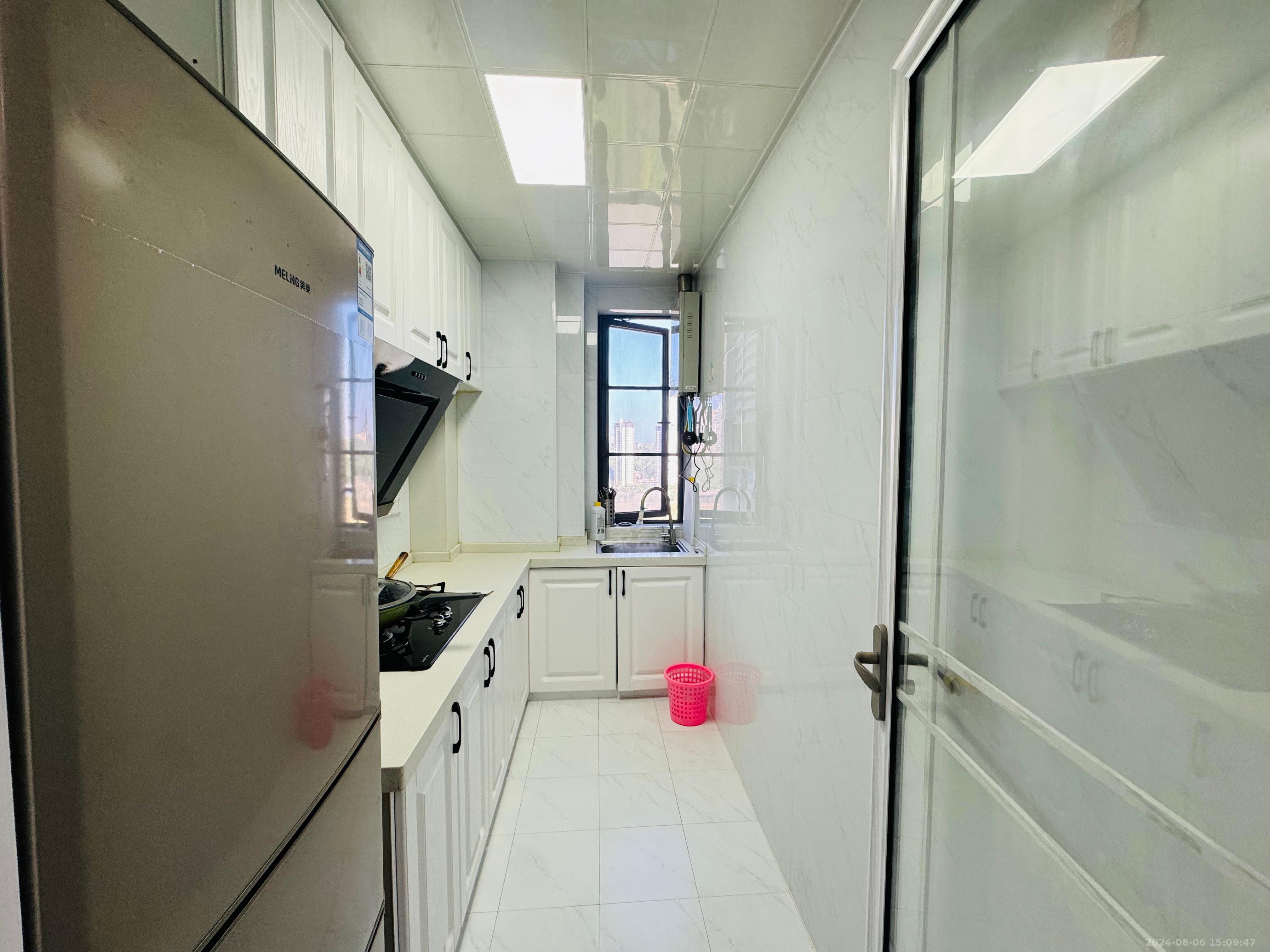 中泰财富湘江  2室2厅1卫    2000.0元/月