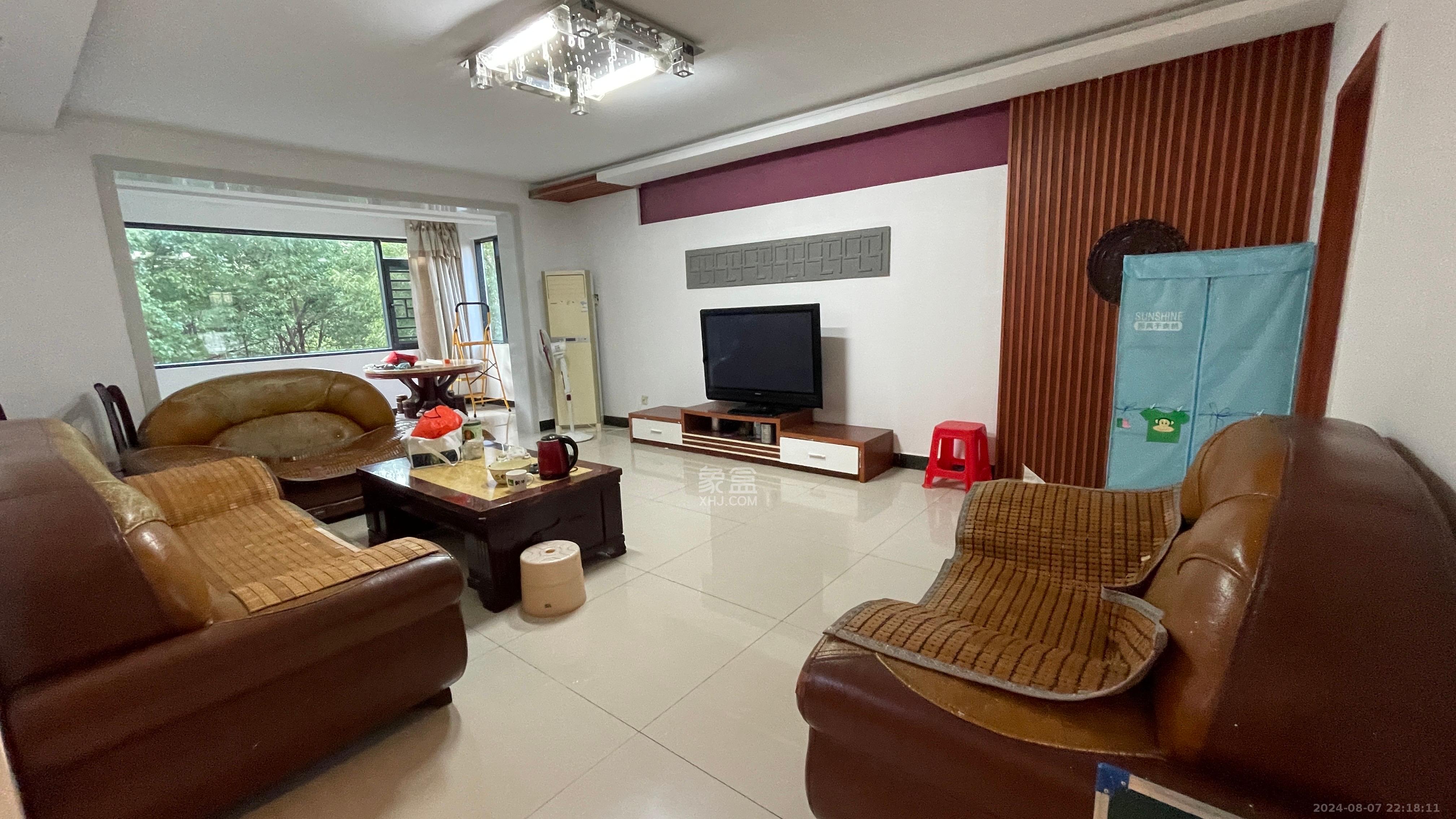 新星小区  4室2厅1卫   3200.00元/月