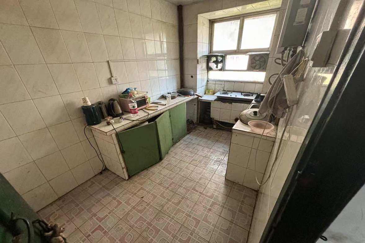 秀峰小区  3室1厅1卫   1200.00元/月室内图