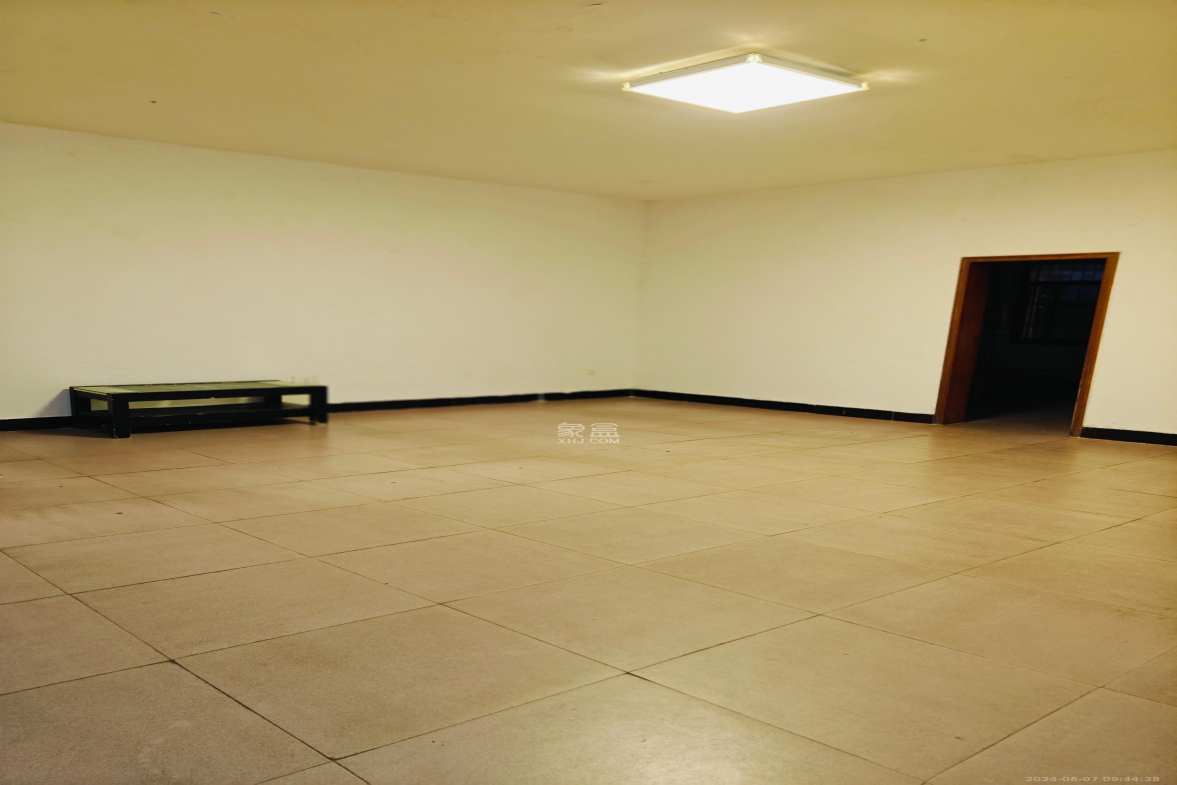 竹山塘小区  3室2厅2卫    1400.0元/月室内图1