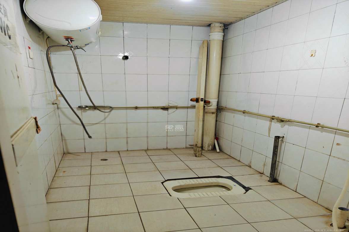 竹山塘小区  3室2厅2卫    1400.0元/月室内图