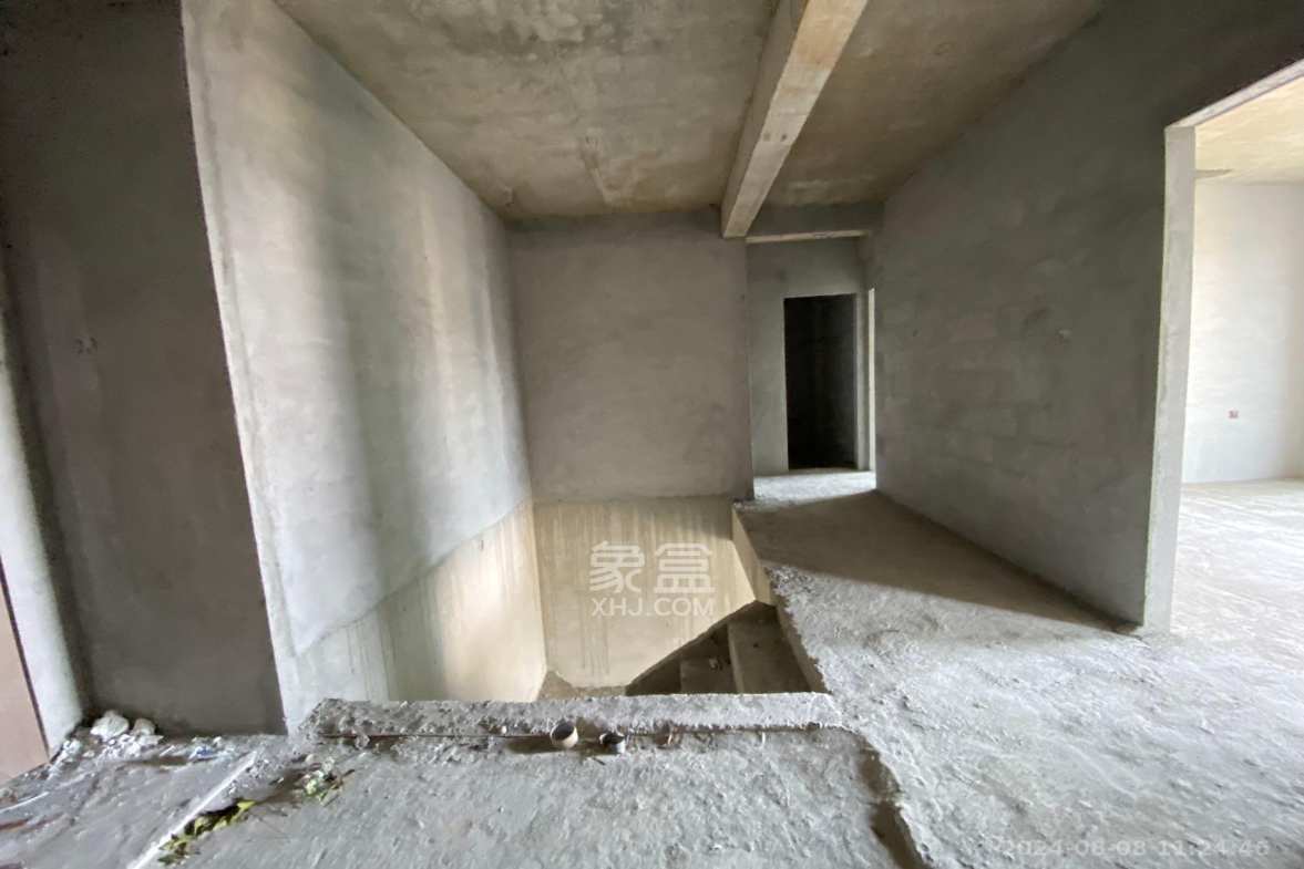 绿地V岛  4室2厅2卫    7000.0元/月室内图