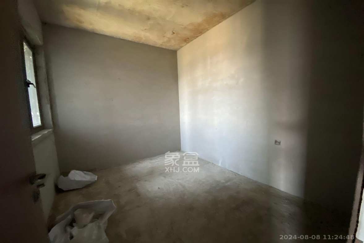 绿地V岛  4室2厅2卫    7000.0元/月室内图