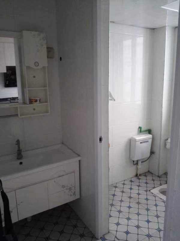 香山红叶  3室2厅2卫    1500.0元/月室内图1