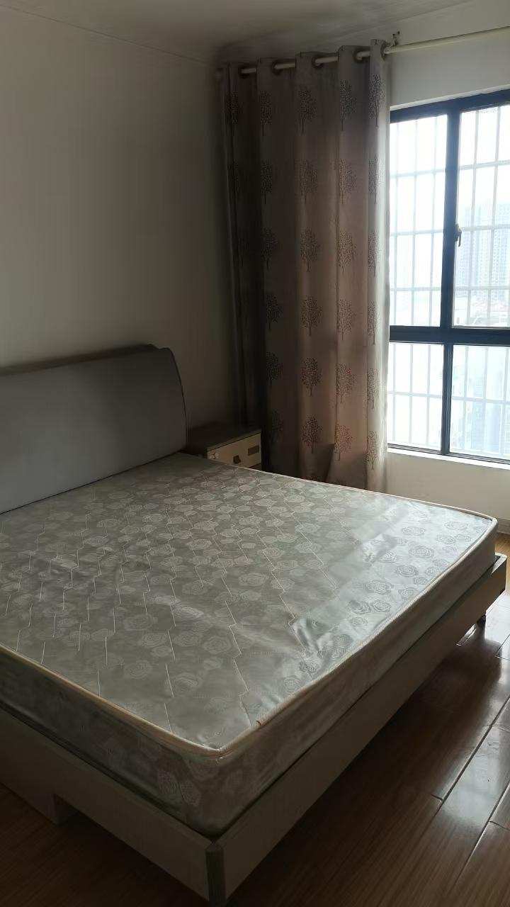 龙泰熙城  3室2厅2卫    1600.0元/月室内图1