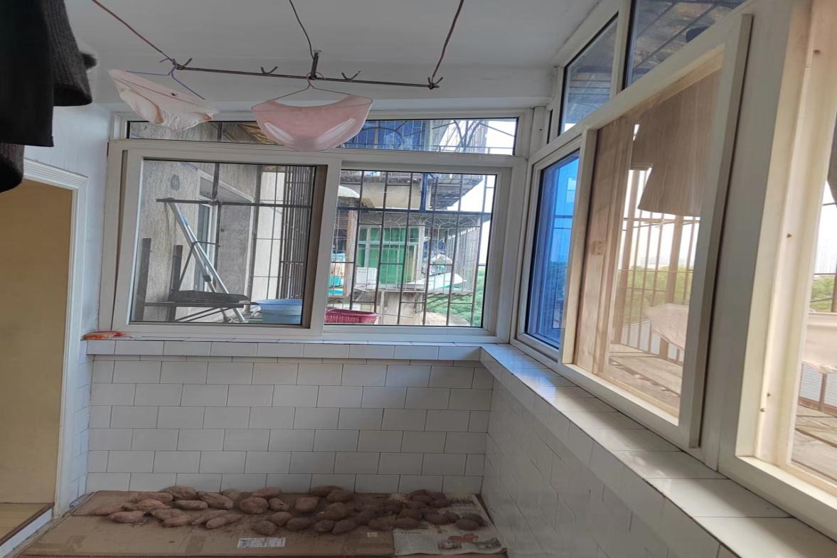 区商业局家属楼(清泉) 3室2厅2卫 1100.0元/月 区商业局家属楼(清泉) 3室2厅2卫 1100.0元/月室内图