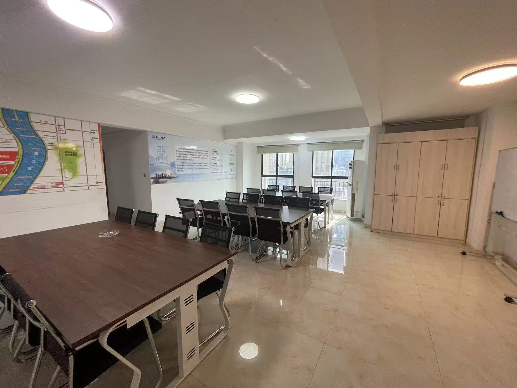 五洲富隆中心   1300.0㎡      2500.0元/月室内图