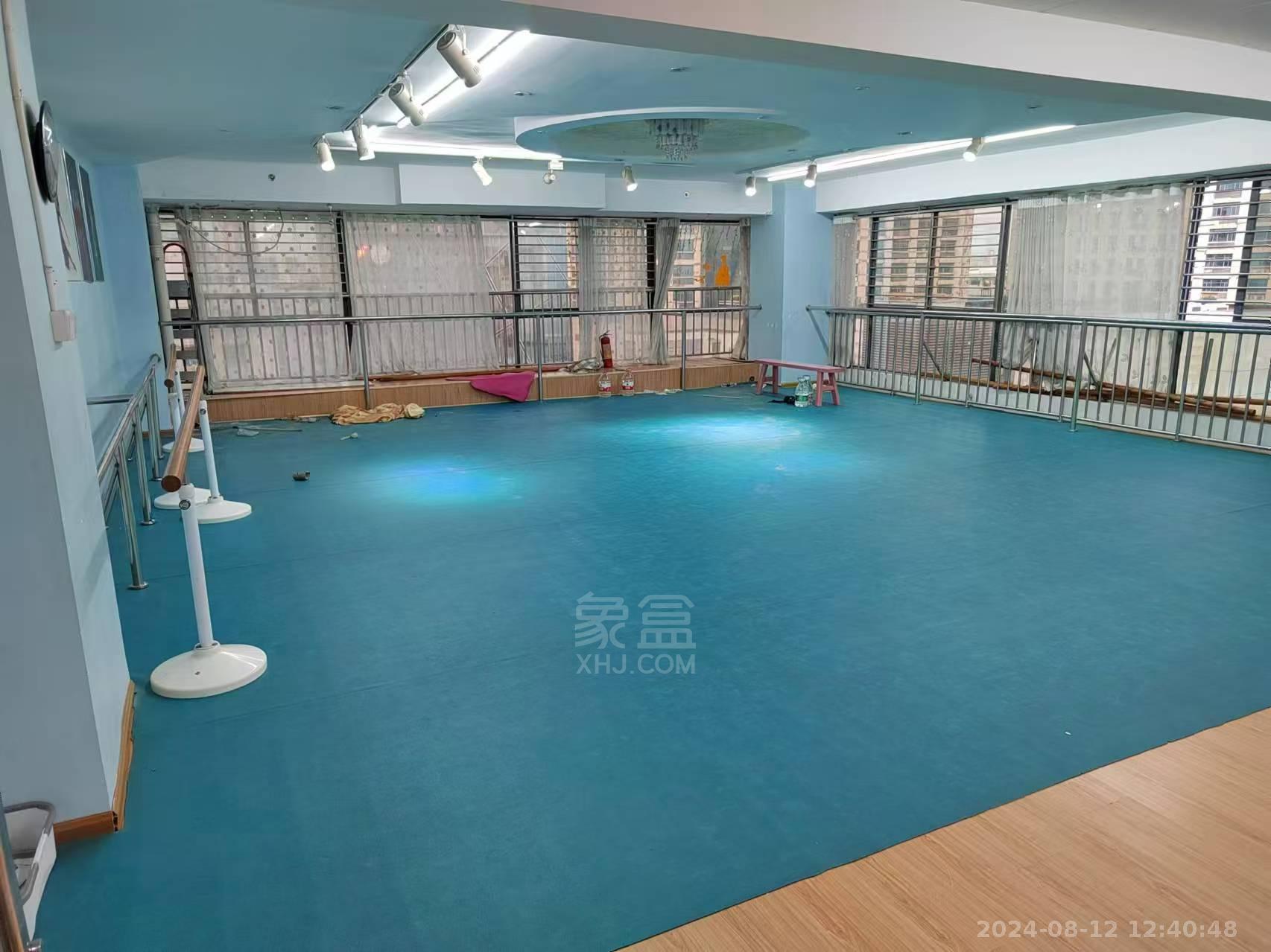 家润多   198.0㎡     4500.00元/月室内图