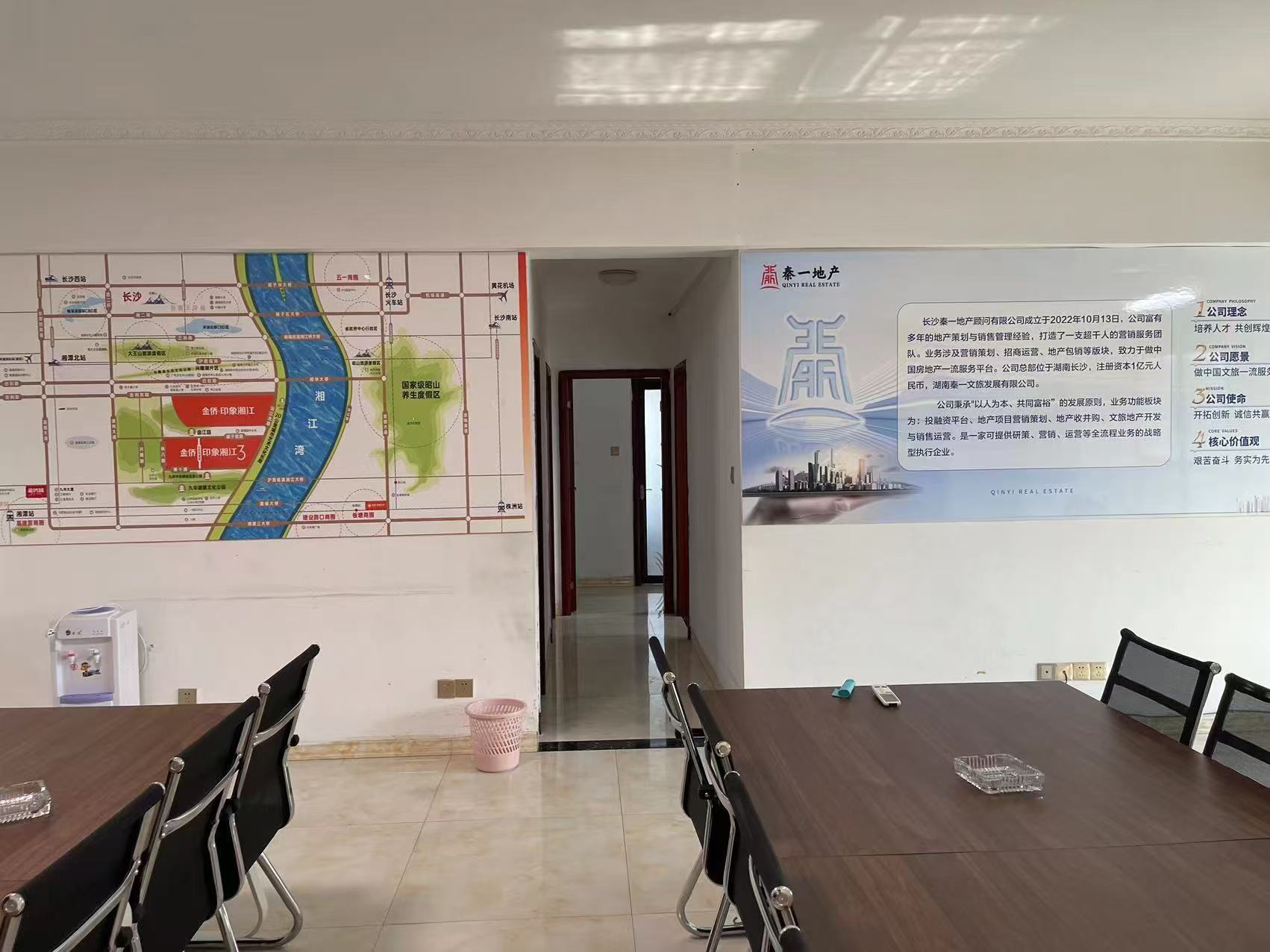 五洲富隆中心   1300.0㎡      2500.0元/月室内图