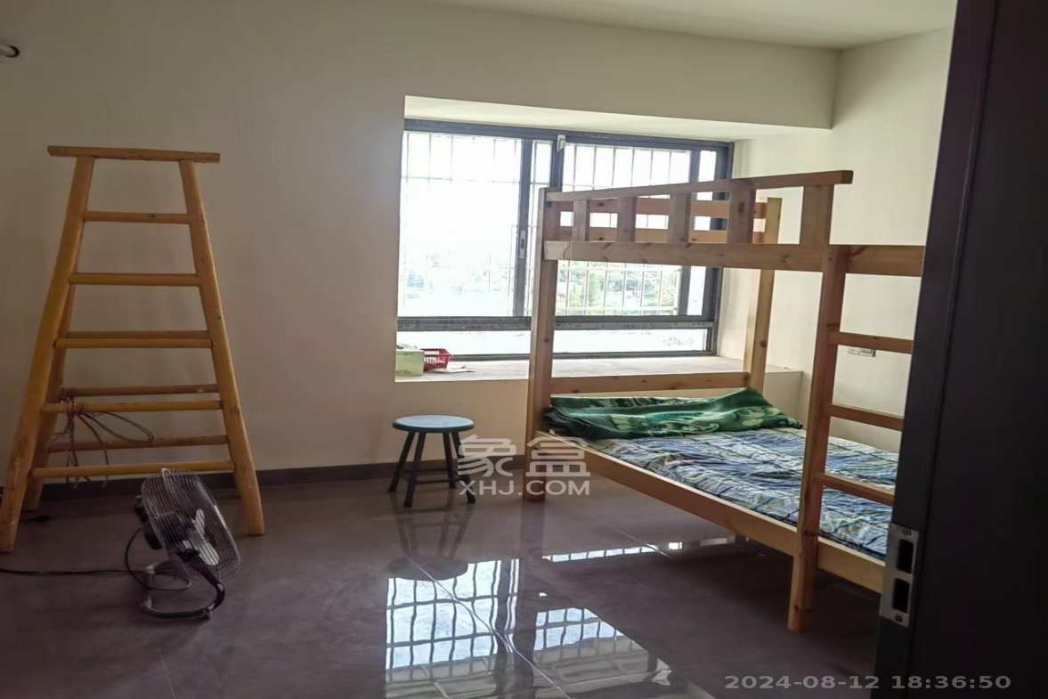 坪山家园  3室2厅2卫   2100.00元/月室内图