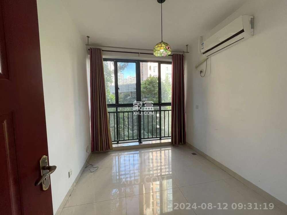 庐山春天早安华晨  3室2厅1卫    2000.0元/月 庐山春天早安华晨  3室2厅1卫    2000.0元/月