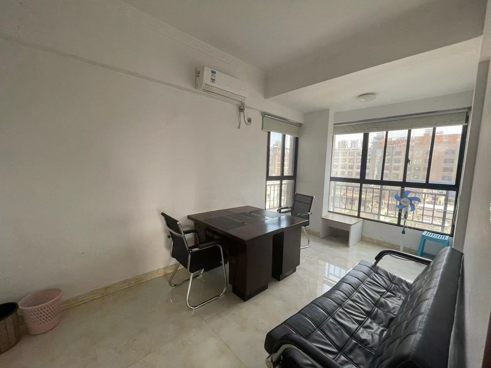 五洲富隆中心   1300.0㎡      2500.0元/月室内图