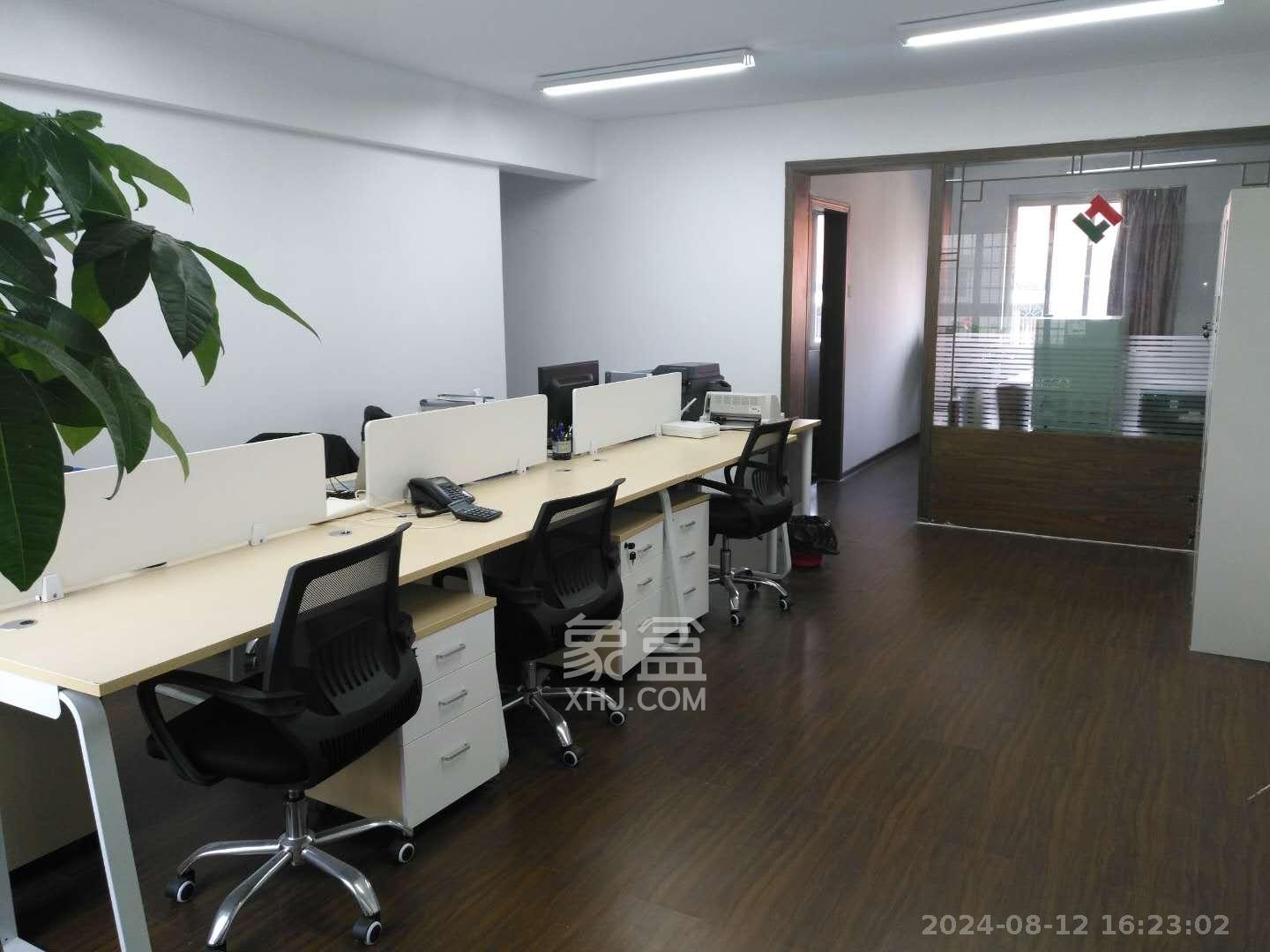 天心丽城  3室2厅1卫   2400.00元/月