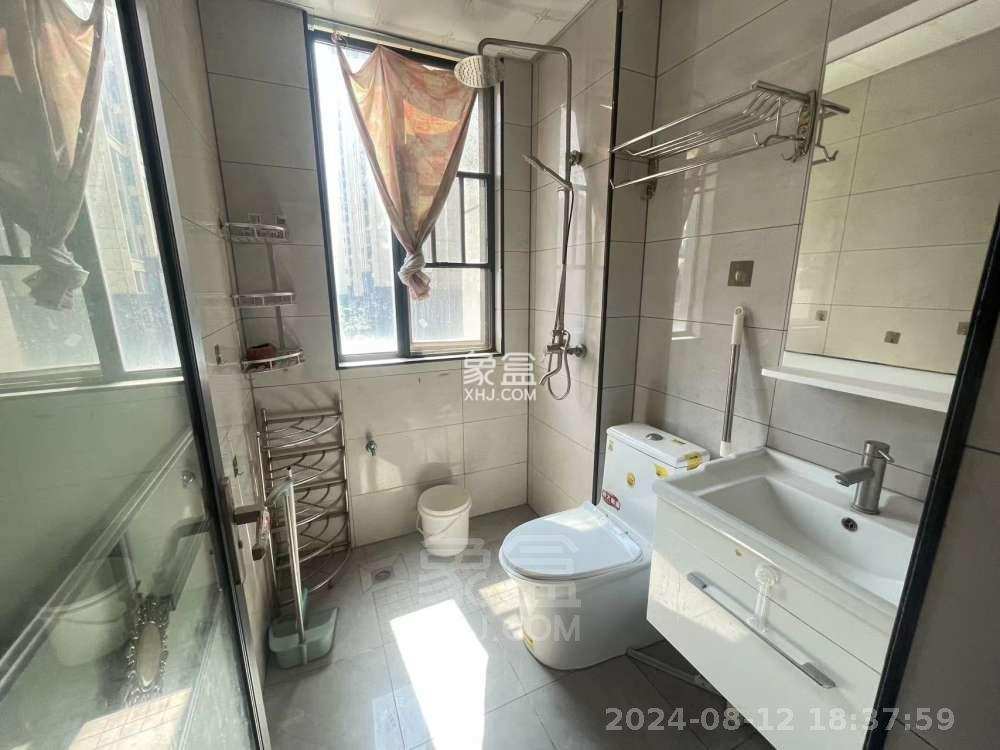 白金汉宫  1室1厅1卫   1400.00元/月室内图1