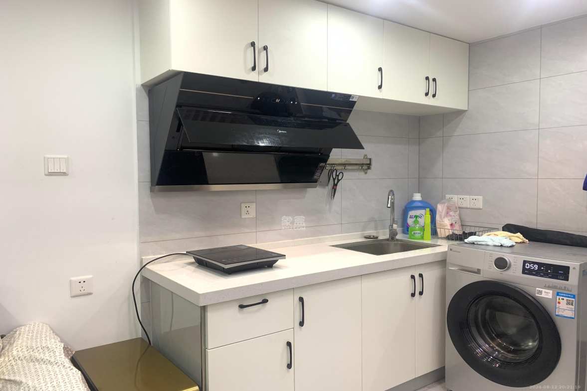 卓越江岸  2室1厅1卫   2300.00元/月室内图