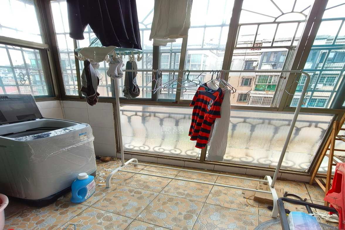 静园山庄  3室2厅1卫    1800.0元/月室内图