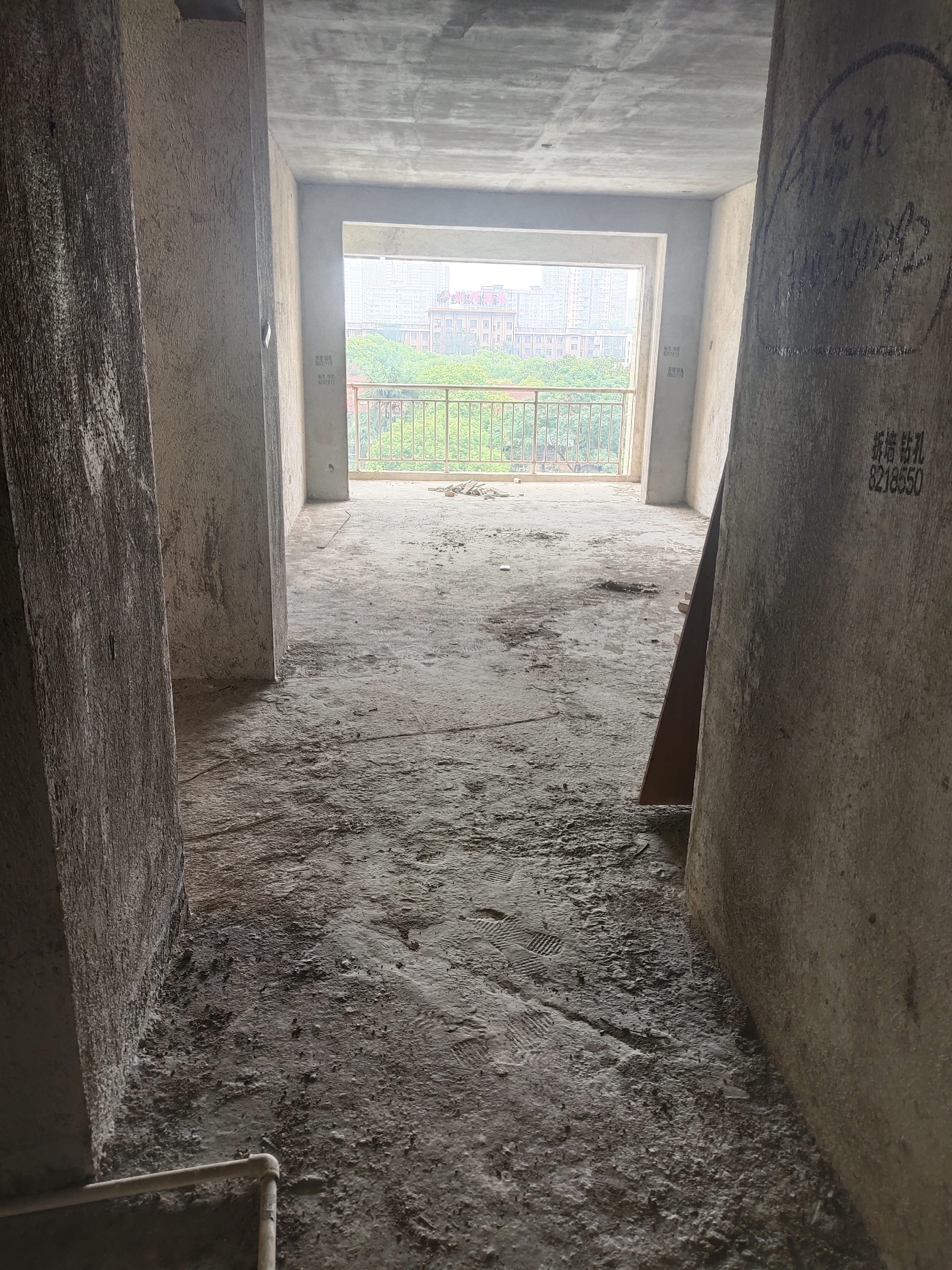 公交小区  3室2厅1卫    44.0万