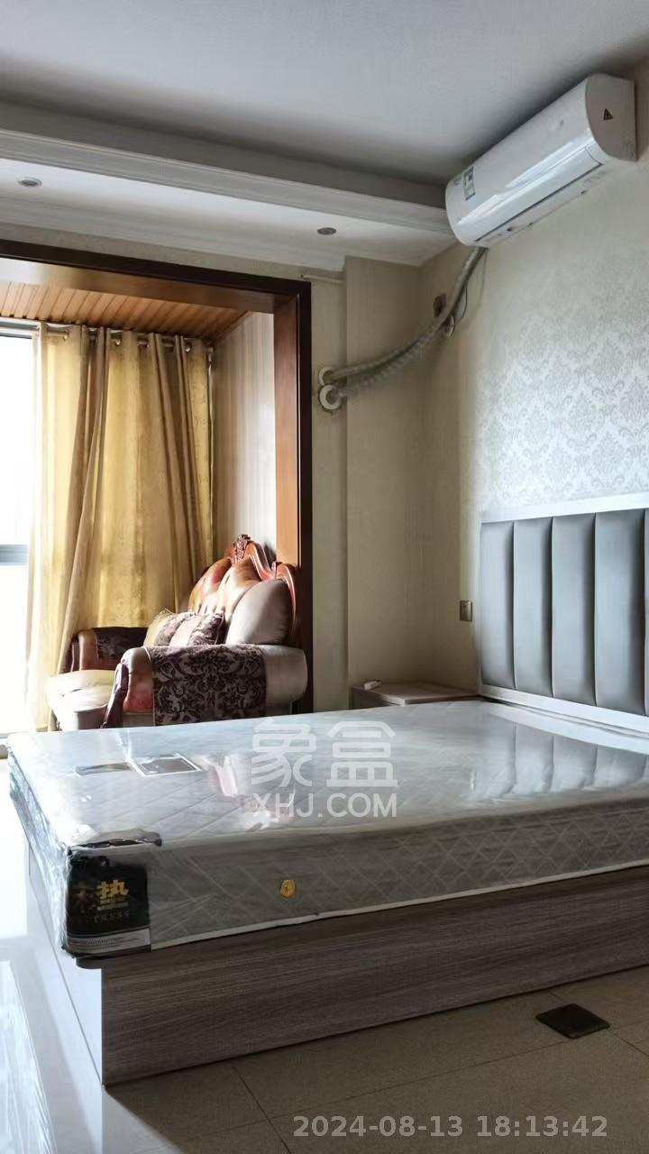 月畔湾  4室2厅1卫   1200.00元/月室内图