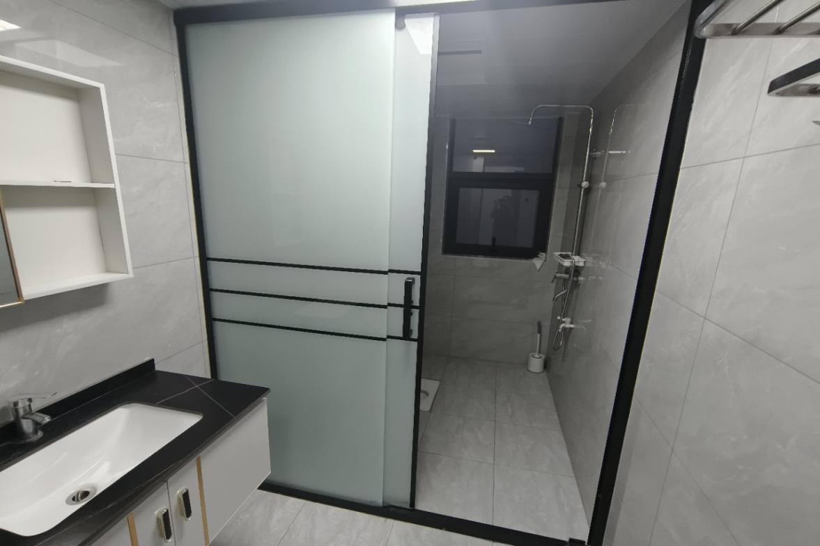 梓湖馨苑  3室2厅2卫   2500.00元/月室内图