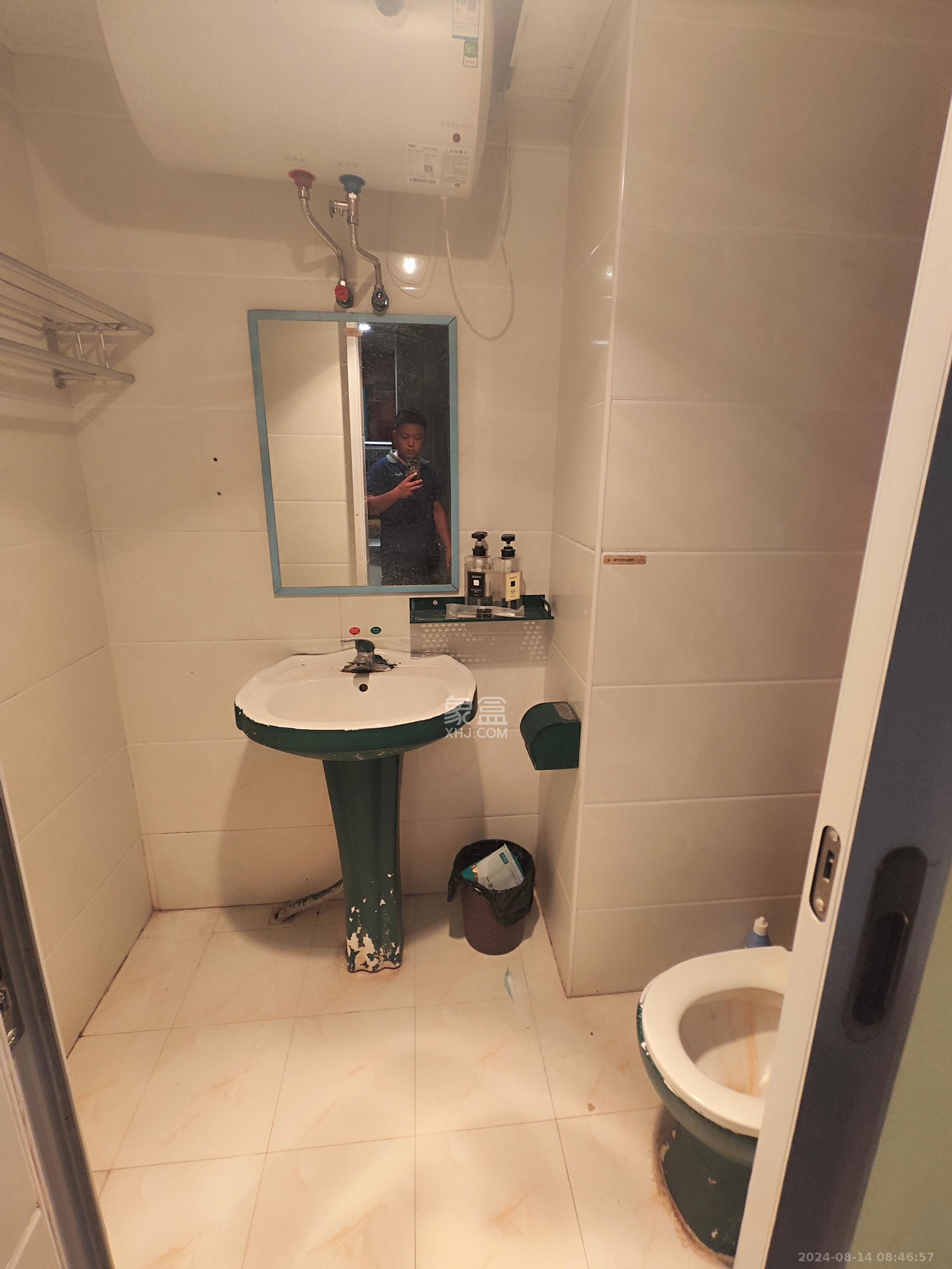 东方芙蓉  1室0厅0卫    1500.0元/月