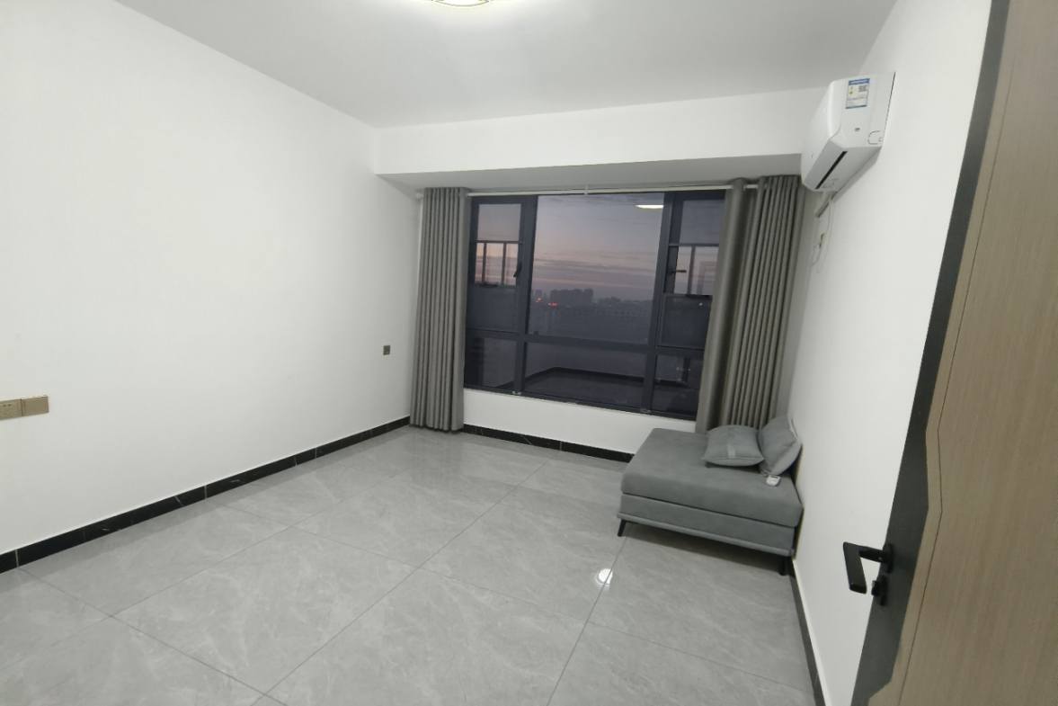 梓湖馨苑  3室2厅2卫   2500.00元/月室内图