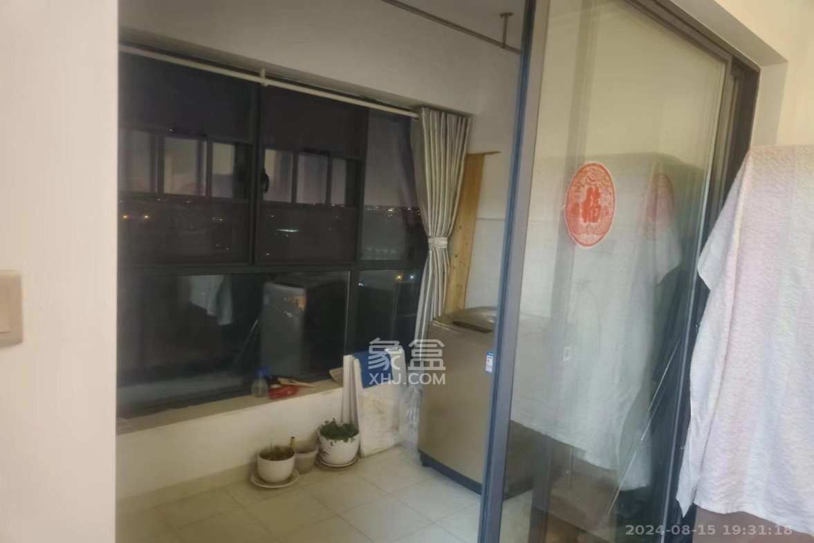卢浮原著  3室2厅2卫   2350.00元/月室内图