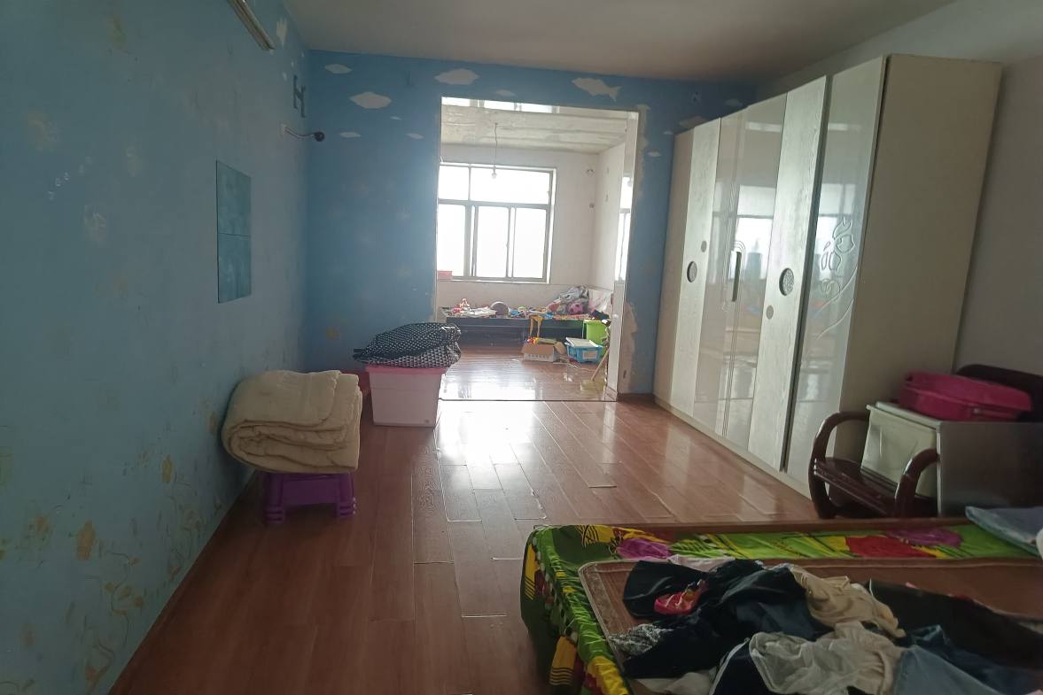 华达机械厂  1室0厅0卫    35.0万客厅