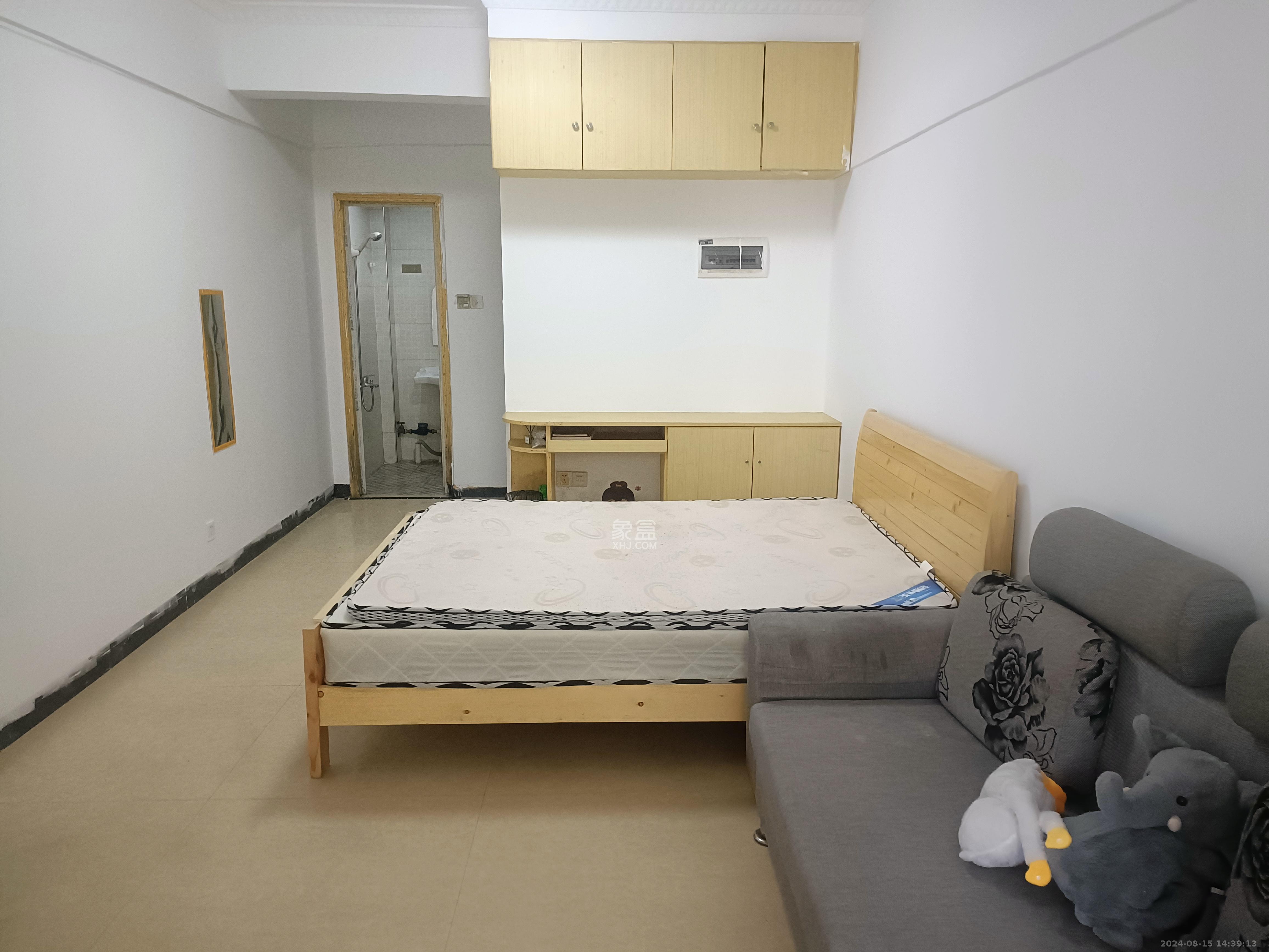 爵士湘  1室1厅1卫    1100.0元/月