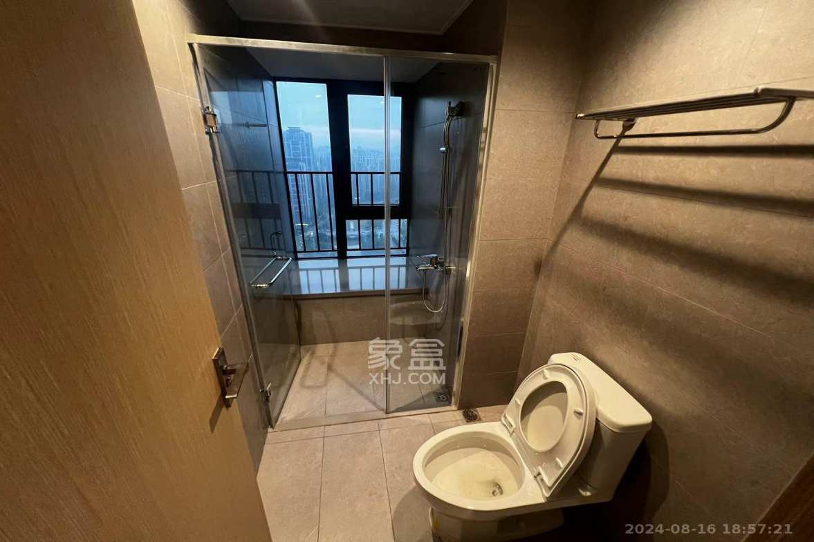 时代梅溪领峰  4室2厅2卫   4000.00元/月室内图