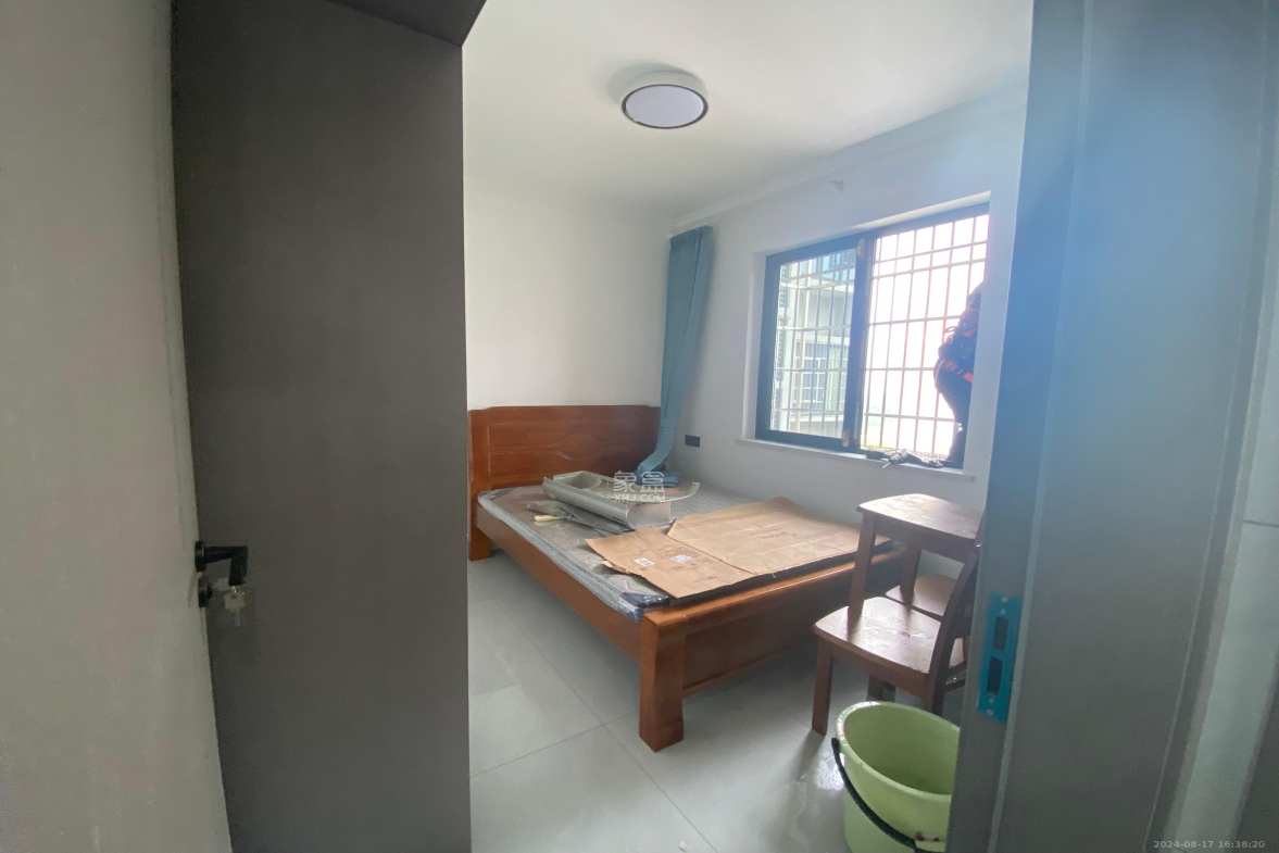 坪山家园  3室2厅1卫    1800.0元/月室内图