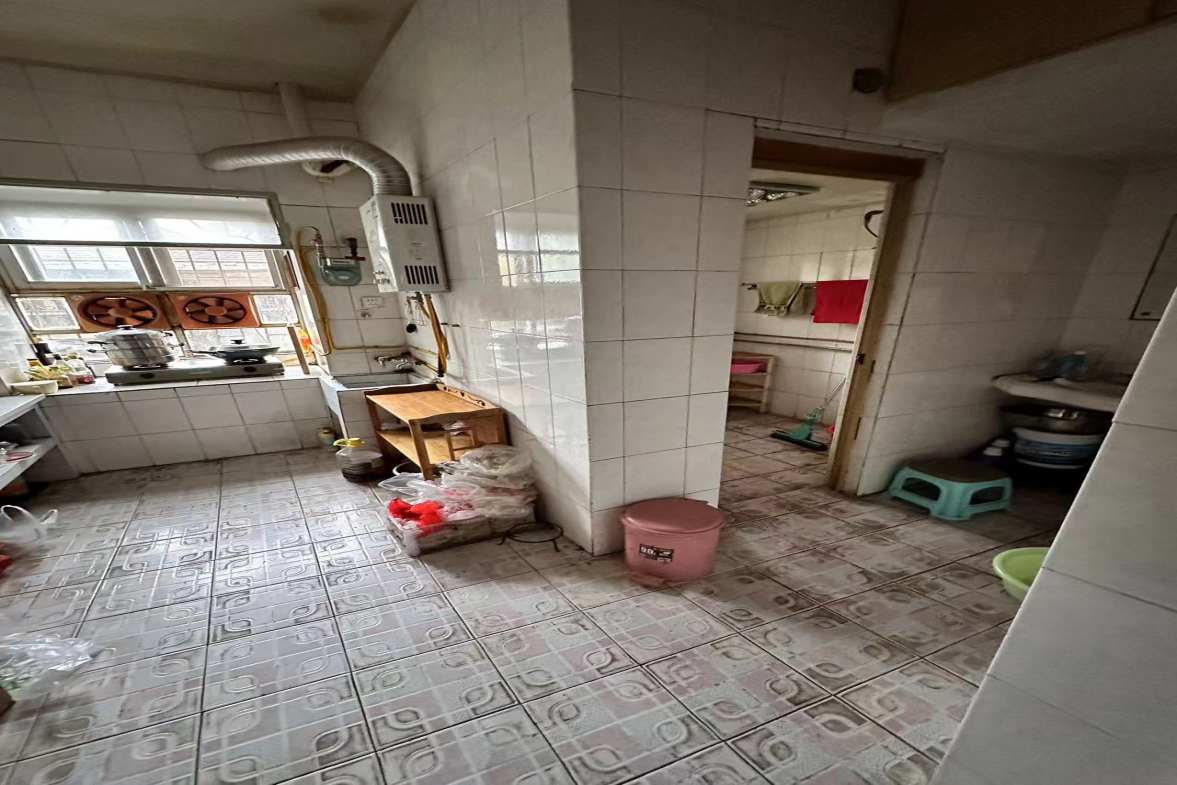 市检察院(贤童街) 3室1厅1卫 1300.0元/月 市检察院(贤童街) 3室1厅1卫 1300.0元/月室内图