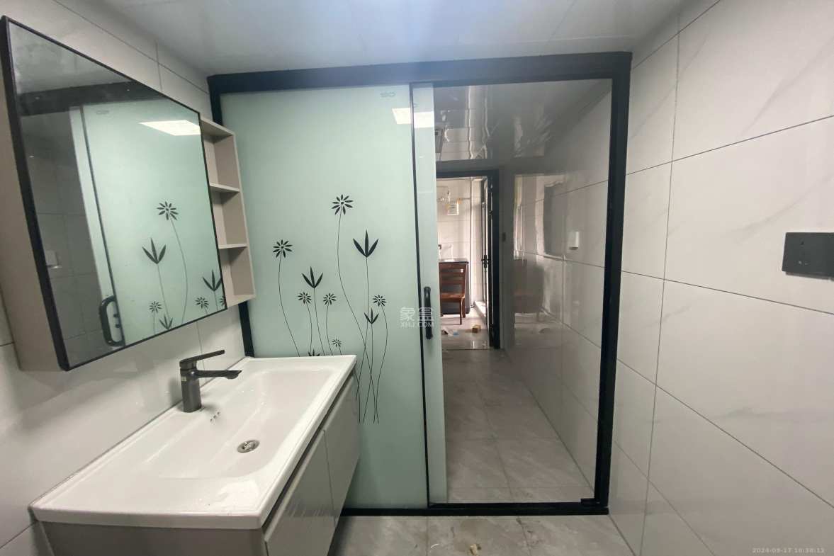 坪山家园  3室2厅1卫    1800.0元/月室内图